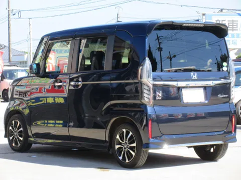 Honda N-BOX Custom