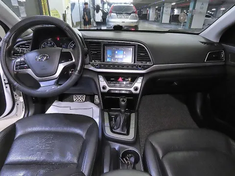 Hyundai Elantra (Avante)