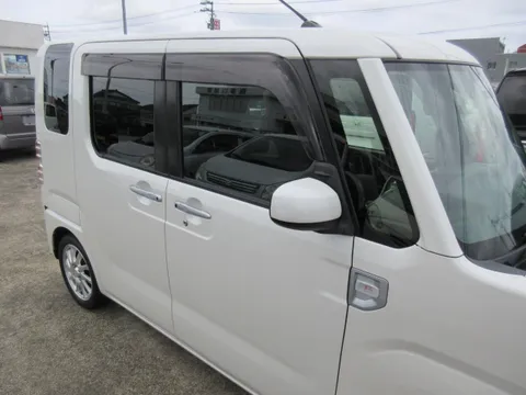 Toyota Pixis Mega