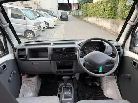 Mitsubishi Minicab Van