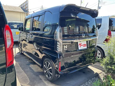 Honda N-BOX Custom