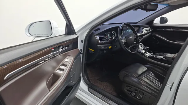 Genesis G90 (EQ900)