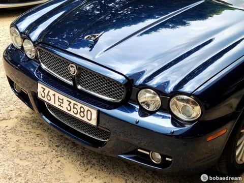 Jaguar XJ