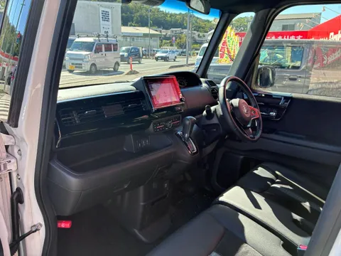 Honda N-BOX Custom