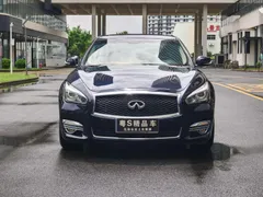 Infiniti Q70