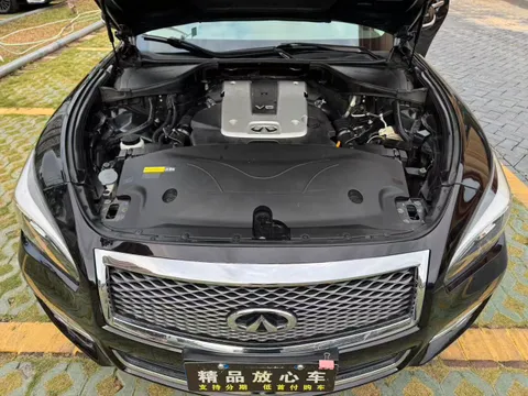 Infiniti Q70