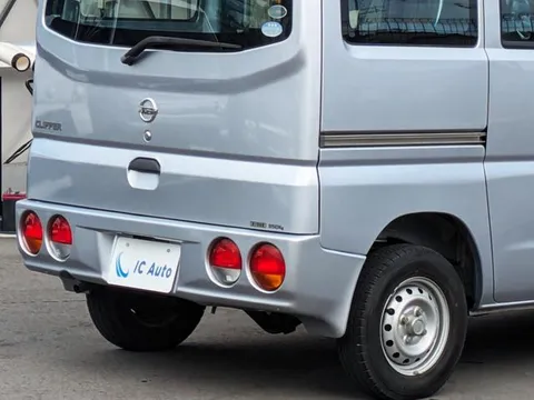 Nissan Clipper Van