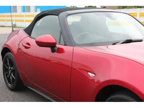 Mazda MX-5 (Roadster)