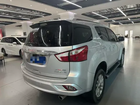 Isuzu mu-X