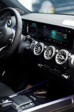 Mercedes-Benz Mercedes-Benz GLB