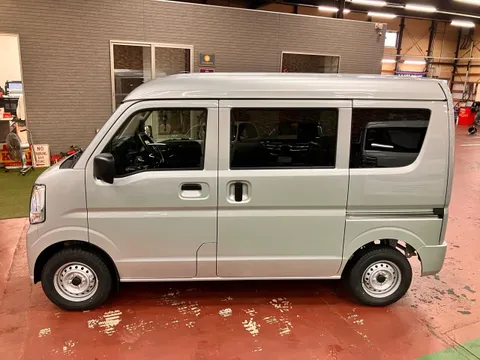 Nissan Clipper Van