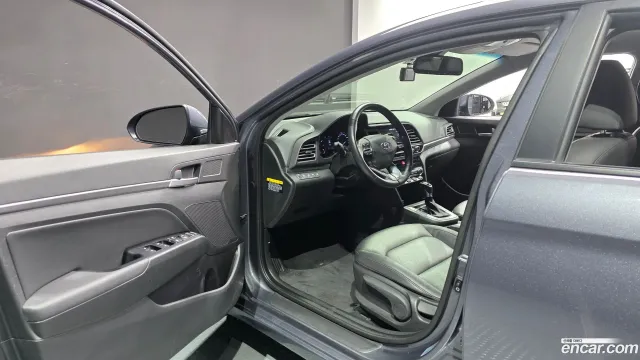 Hyundai Elantra (Avante)