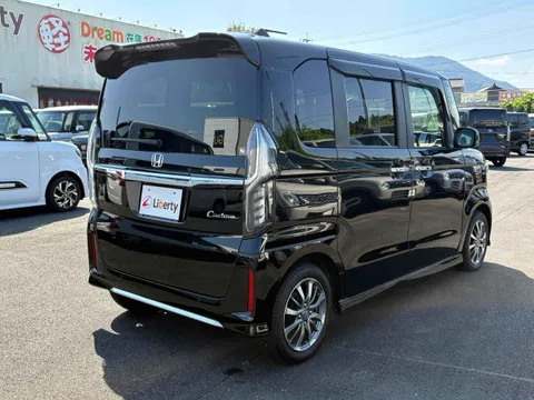 Honda N-BOX Custom