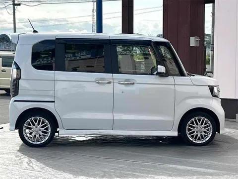 Honda N-BOX Custom