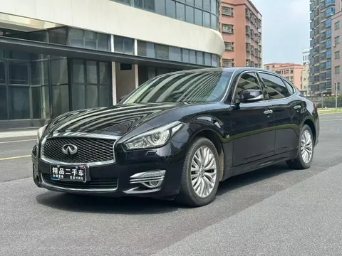Infiniti Q70