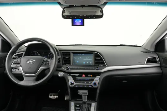 Hyundai Elantra (Avante)