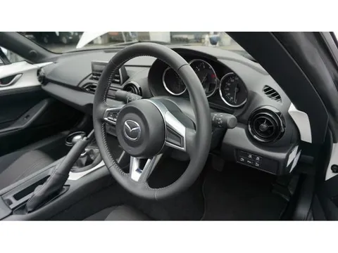 Mazda MX-5 (Roadster)
