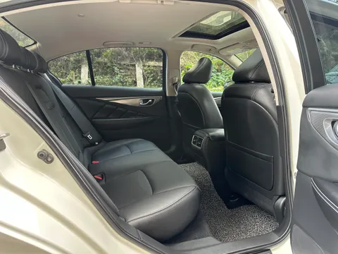 Infiniti Q50L