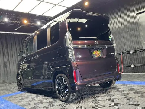 Honda N-BOX Custom