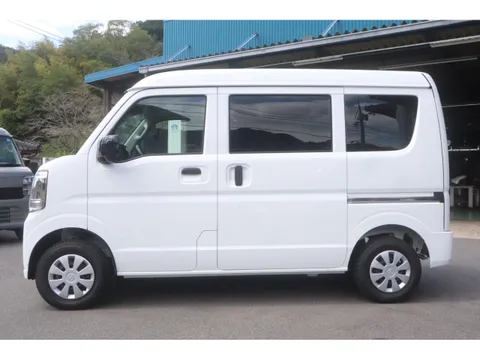 Nissan Clipper Van