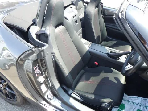 Mazda MX-5 (Roadster)