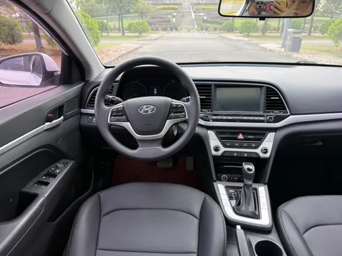 Hyundai Elantra (Avante)