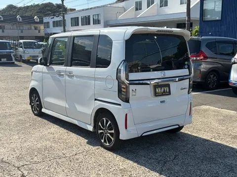 Honda N-BOX Custom