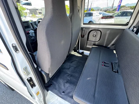 Nissan Clipper Van