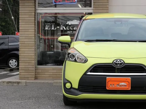 Toyota Sienta