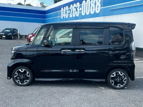 Honda N-BOX Custom