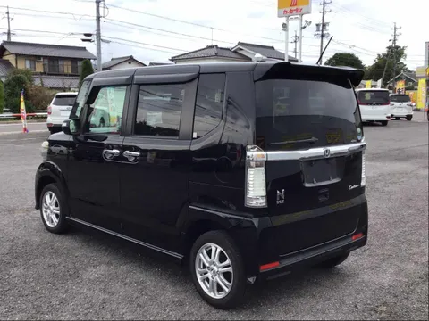 Honda N-BOX Custom