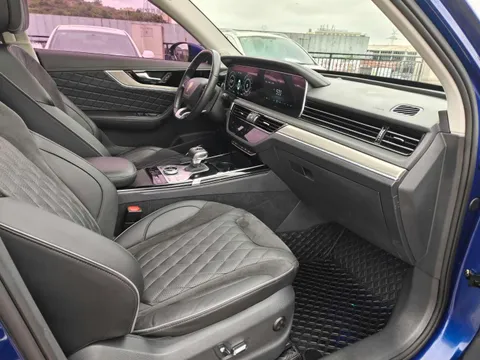 Hongqi HS5