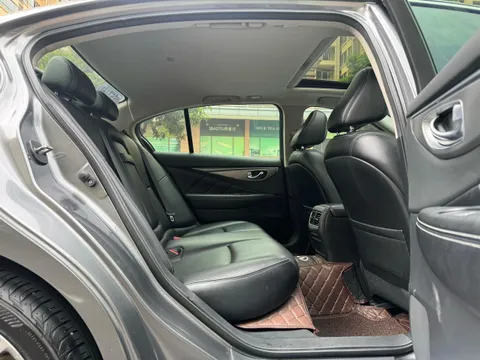Infiniti Q50L