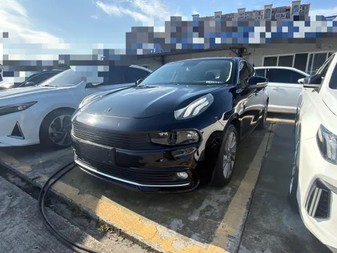 Lynk & Co 03