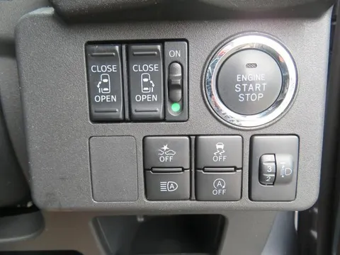 Toyota Pixis Mega