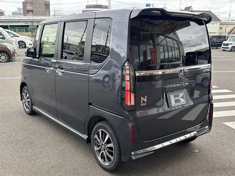Honda N-BOX Custom