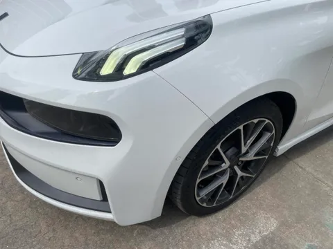 Lynk & Co 03
