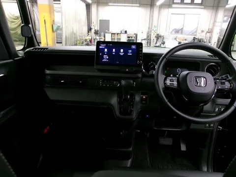 Honda N-BOX Custom