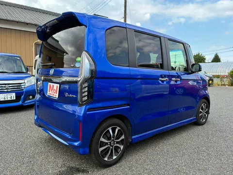 Honda N-BOX Custom