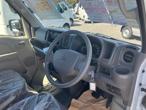 Mitsubishi Minicab Van