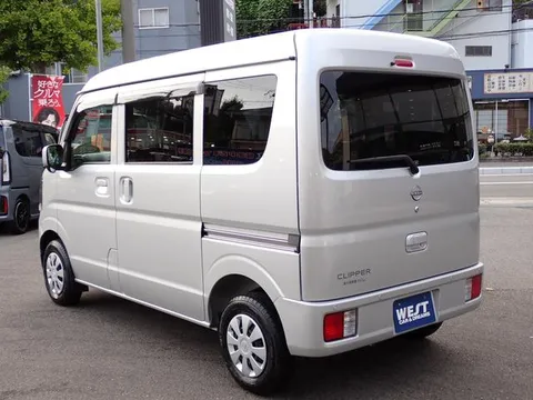Nissan Clipper Van