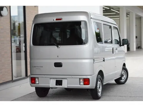 Mitsubishi Minicab Van
