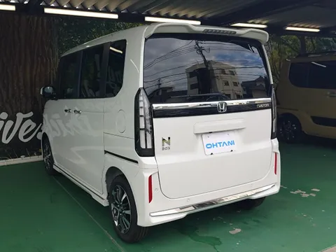 Honda N-BOX Custom