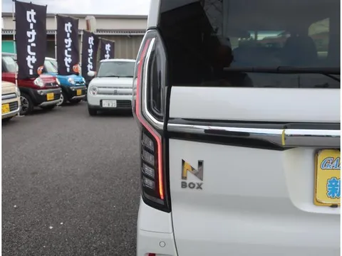 Honda N-BOX Custom