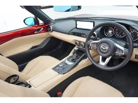 Mazda MX-5 (Roadster)
