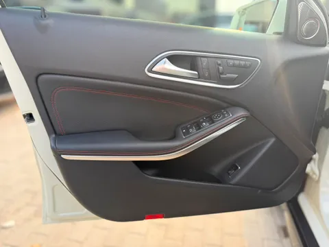 Mercedes-Benz Mercedes-Benz GLA