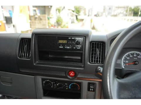 Nissan Clipper Van