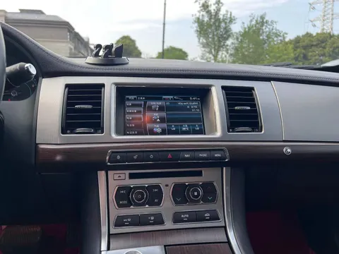 Jaguar XF