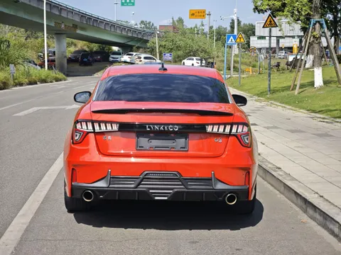Lynk & Co 03