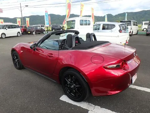 Mazda MX-5 (Roadster)